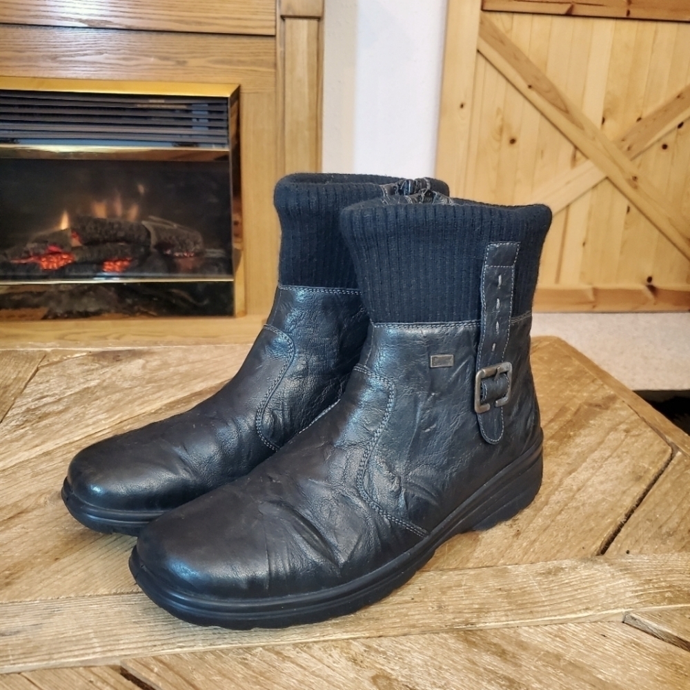 Rieker Black Leather ankle boots size 10 excellent preowned condition,Smoke free